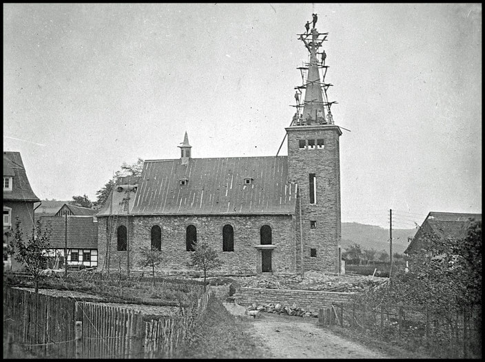 Bau der St.-Nikolaus Kirche, 1929-1930